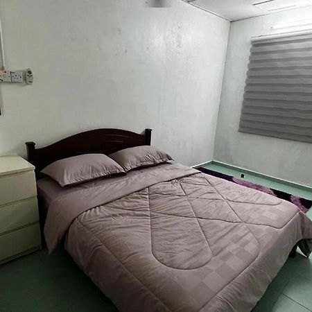 Manjung Modern + Cozy Terrace Home Лумут Екстериор снимка