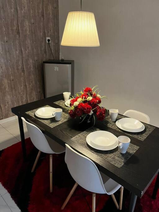 Manjung Modern + Cozy Terrace Home Лумут Екстериор снимка